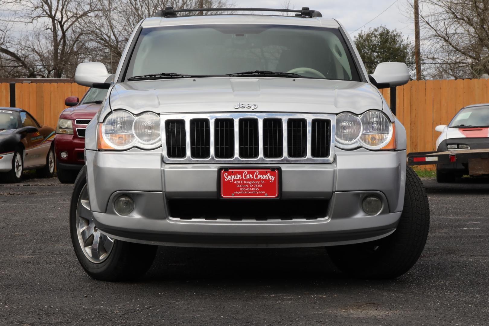 2008 SILVER JEEP GRAND CHEROKEE Limited 2WD (1J8HS58268C) with an 5.7L V8 OHV 16V engine, 5-SPEED AUTOMATIC transmission, located at 420 E. Kingsbury St., Seguin, TX, 78155, (830) 401-0495, 29.581060, -97.961647 - Photo#1